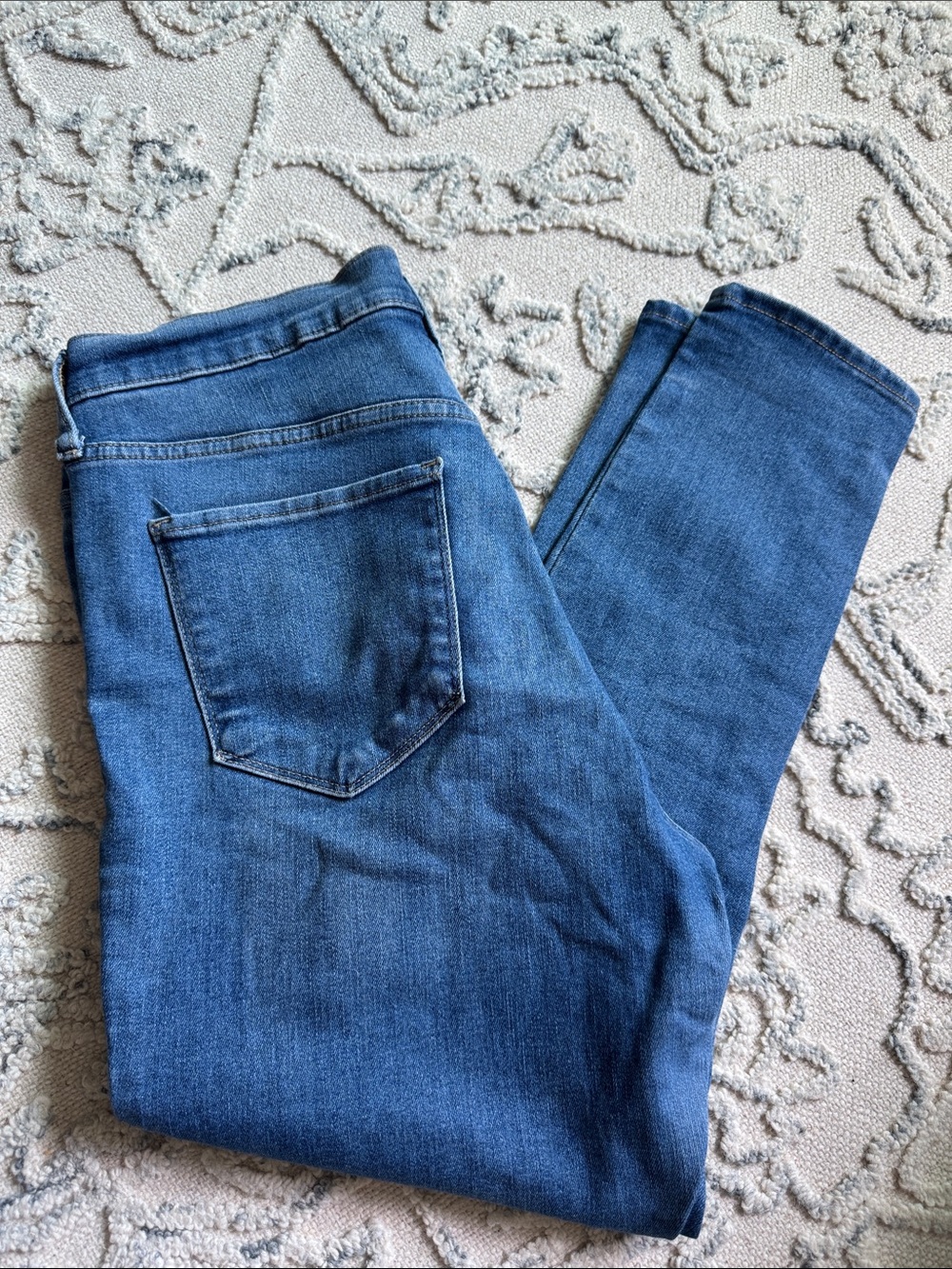 GAP Women's Skinny Jeans in Medium Blue Wash